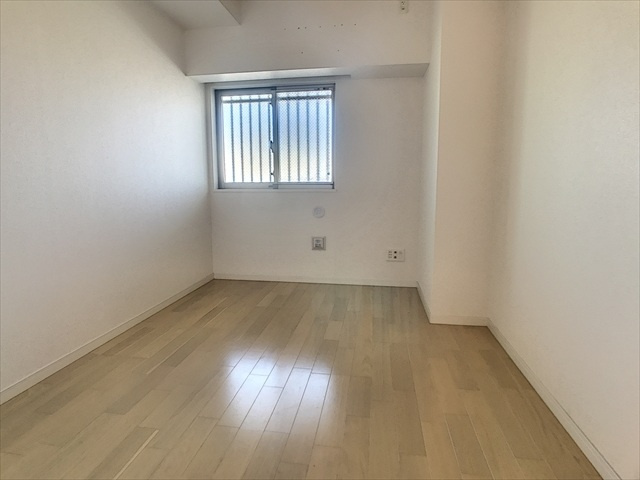 【寝室】 | 広くて明るい寝室