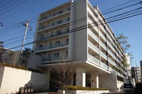 川崎多摩川ファインフィールズ（川崎市幸区小向仲野町）の外観|外観です　川崎多摩川ファインフィールズ　平成19年8月築　JR京浜東北「川崎」駅利用　多摩川沿いの自然溢れるオフを満喫できます　令和2年12月リフォーム完了　敷地内駐車場100％　ペット飼育可能