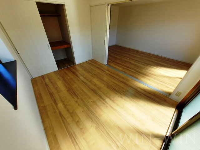 フリーダムコート 弐番館の洋室