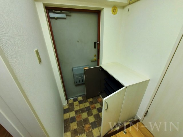 フリーダムコート 弐番館の玄関