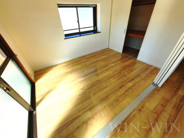 フリーダムコート 弐番館の寝室