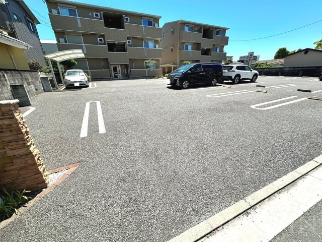 カーサ デュエット A棟の駐車場