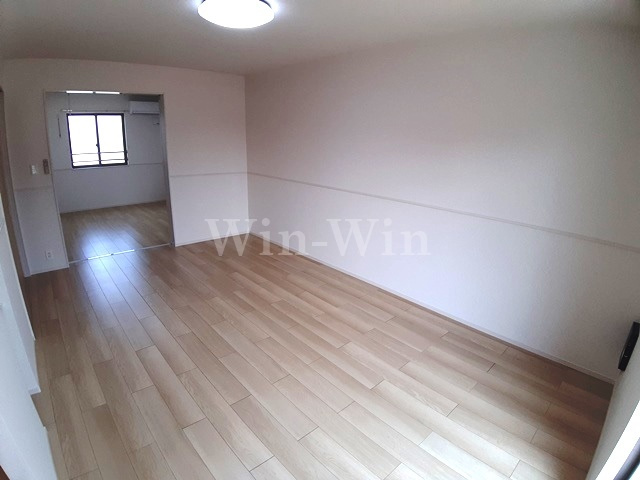 メゾン・リュミエール Ⅳの居間・リビング