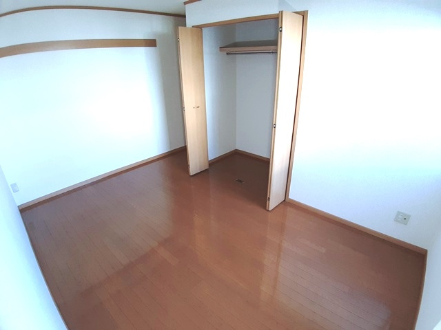 プリヴェイル中松山の寝室