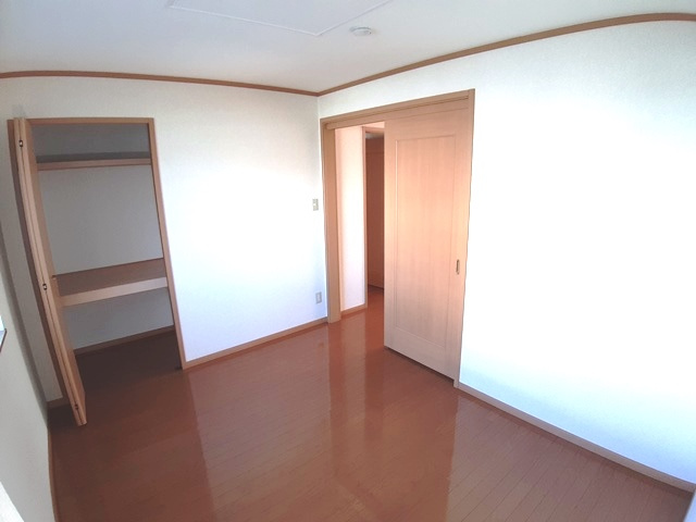 プリヴェイル中松山の寝室