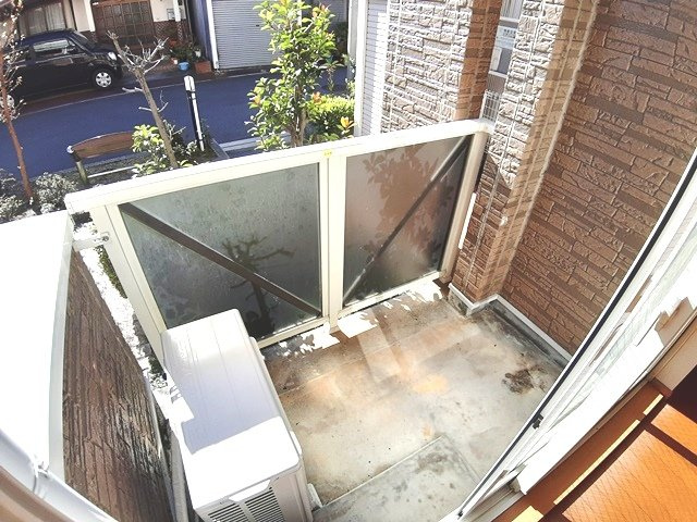 プリヴェイル中松山のバルコニー