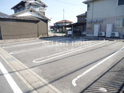 【駐車場】 | グランドハイツ | カースペースがあります