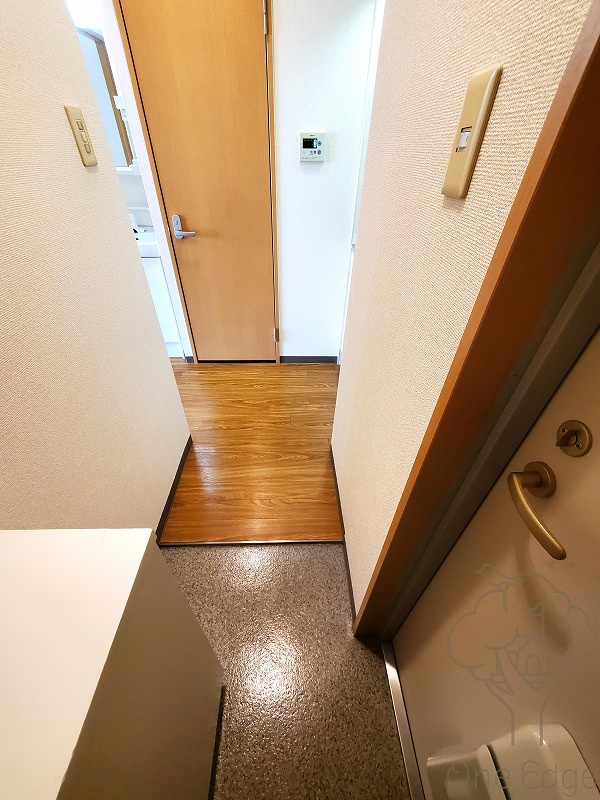 サーペント中津の玄関
