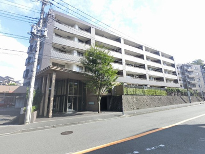 【外観】 | クオス横浜日限山 | 総戸数６９戸、２００６年３月築、管理人は日勤勤務につき管理体制良好です♪