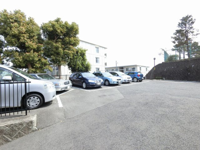 【駐車場】 | 磯子レインボーハイツ3-1号棟 | 平置き駐車場です。