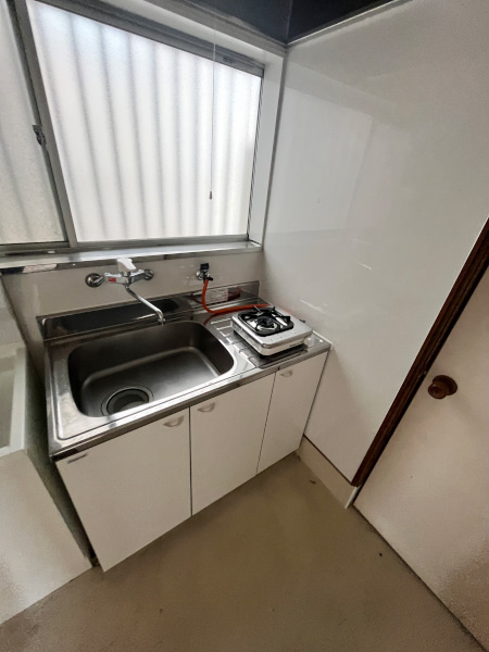 初生町貸事務所のキッチン