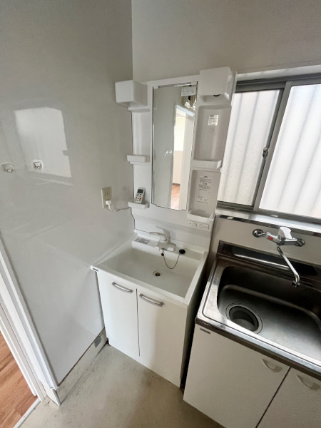 初生町貸事務所の洗面所