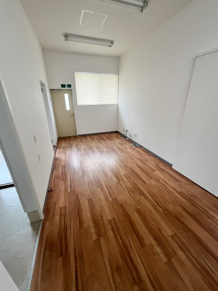 初生町貸事務所の内装