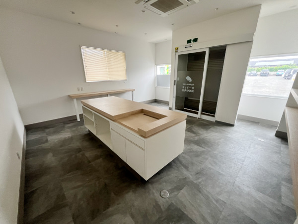 初生町貸事務所の内装