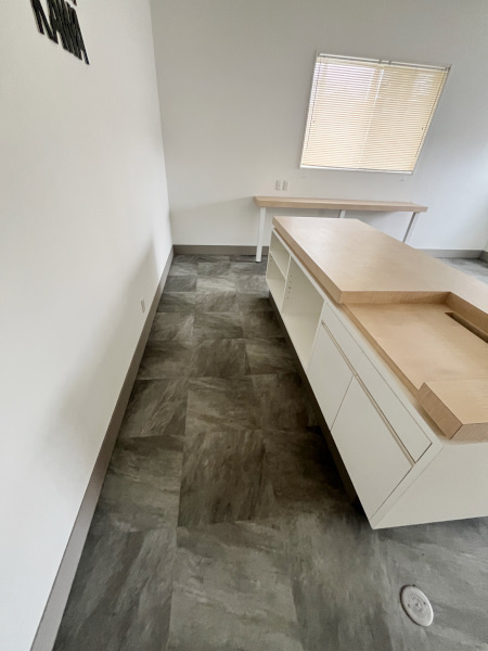 初生町貸事務所の内装