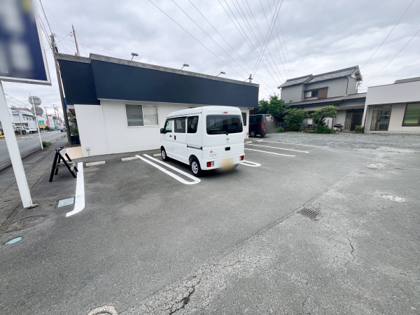 初生町貸事務所の駐車場
