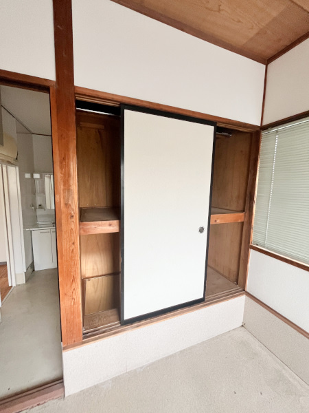 初生町貸事務所の内装