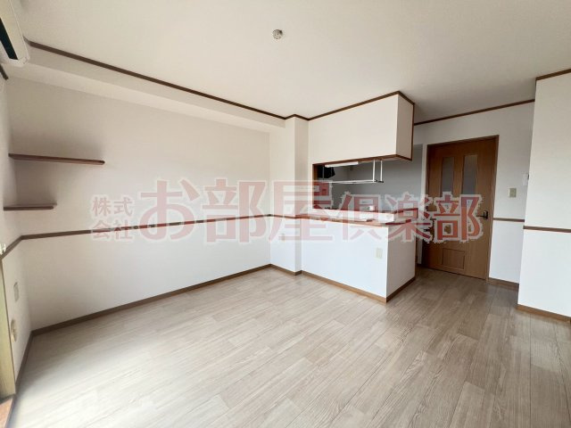 Dearcortkawanamiの居間・リビング|※同タイプのイメージ写真　現況優先