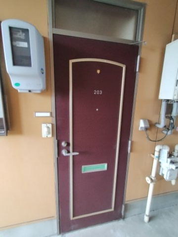 ハイツ72の玄関