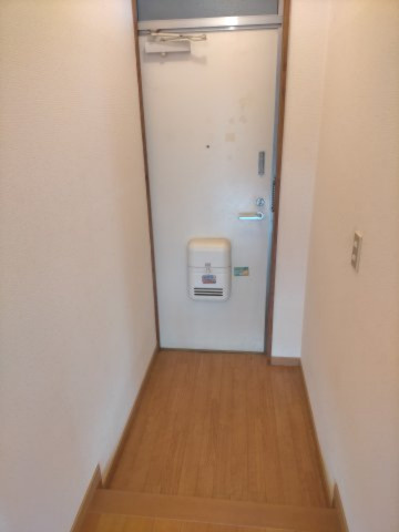 ハイツ72の玄関