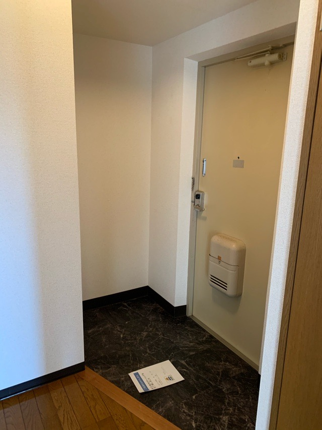 ファミーユ二日町の玄関