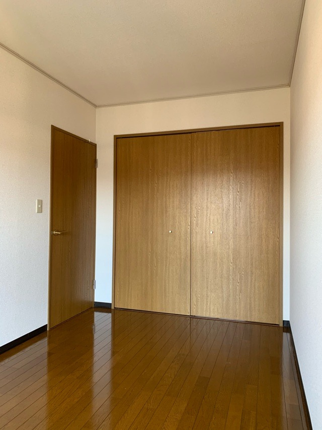 ファミーユ二日町の洋室