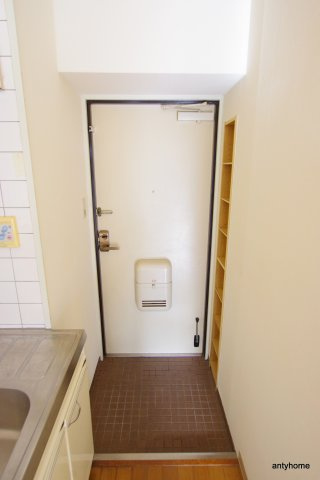 プレステージ堂島　仲介手数料無料の玄関