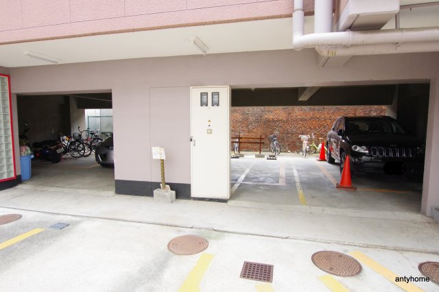 プレステージ堂島　仲介手数料無料の駐車場