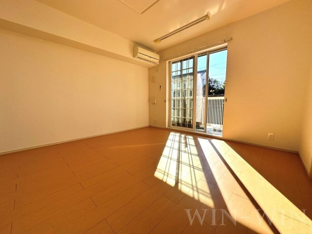 ソレイユ イーストの居間・リビング