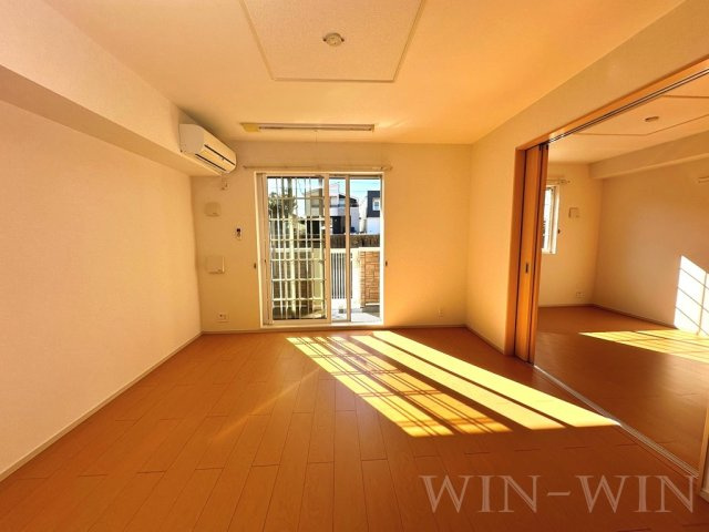 ソレイユ イーストの居間・リビング