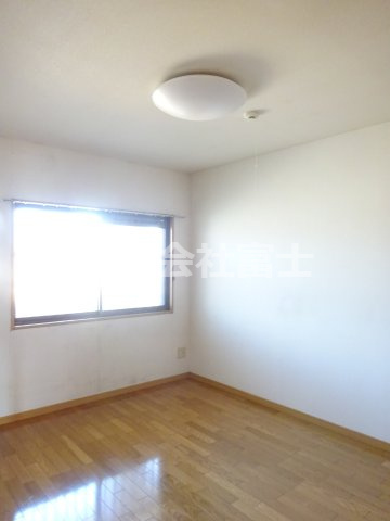 カルディア神田の洋室