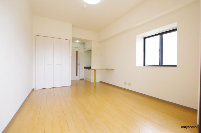 ビスタ江坂南 仲介手数料無料の居間・リビング