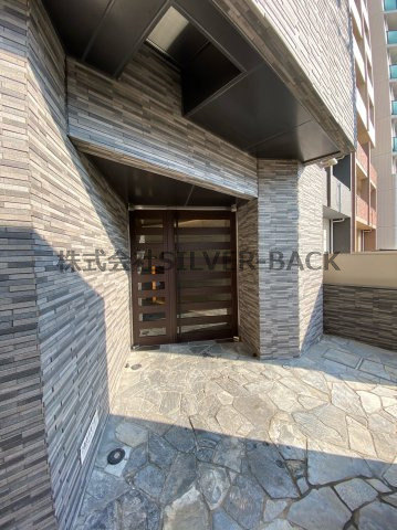 サムティ南堀江LUCEのエントランス