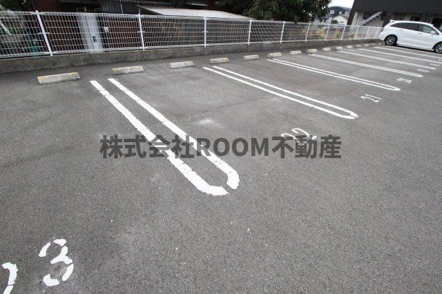 ヴィラコートＪ5の駐車場