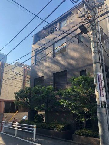 ヒカワザカビルの外観