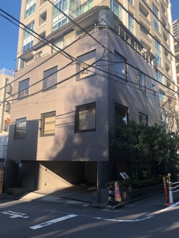 ヒカワザカビルの外観