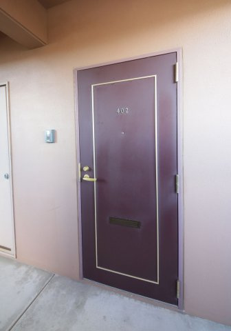 ウエストヒルズ西御堂の玄関