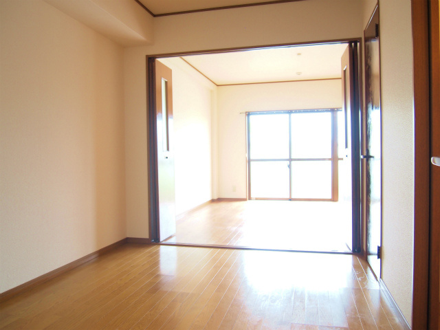 インポート久留米ルビーⅡ【10,000円キャッシュバック対象物件】の居間・リビング|こちらのリビングで趣味の時間をお楽しみください