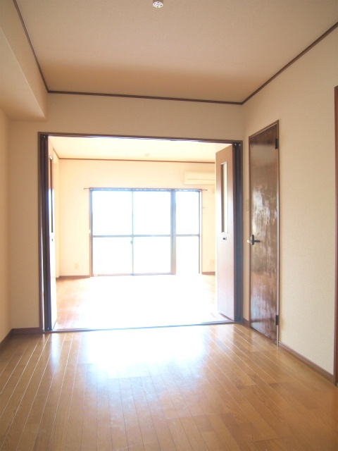 インポート久留米ルビーⅡ【10,000円キャッシュバック対象物件】の居間・リビング|こちらのリビングで趣味の時間をお楽しみください