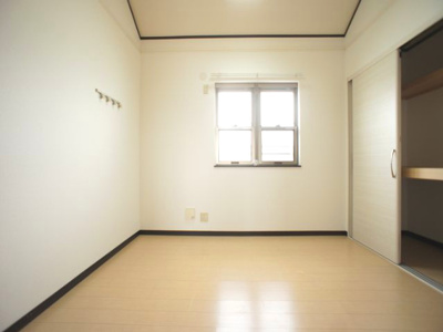 【子供部屋】 | フラワーヒルズＡ | お洗濯物がたくさん干せます♪