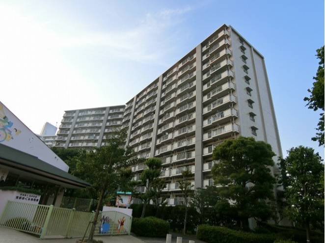 清新北ハイツ2号棟の外観