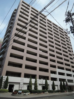 【外観】 | 総戸数１８３戸、２００６年２月築、管理人は日勤勤務につき管理体制良好です♪