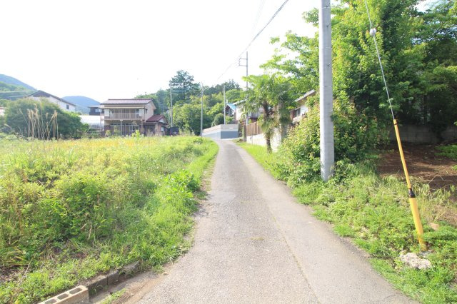 日高市高岡　建築条件なし売地　西武秩父線『高麗駅』徒歩23分　【高麗小学区】の前面道路含む現地写真