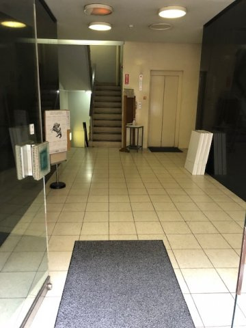 美術家会館のロビー