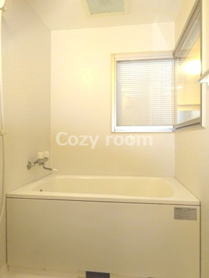 【浴室】 | フォレステージュ江坂公園 | 窓付きのお洒落な浴室です