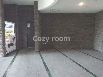 【ロビー】 | フォレステージュ江坂公園 | ゆとりのあるロビーです。自販機もあります