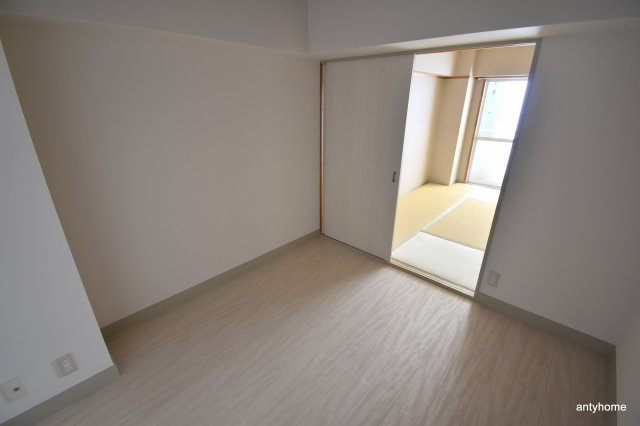 紙谷第１マンション　仲介手数料無料の洋室