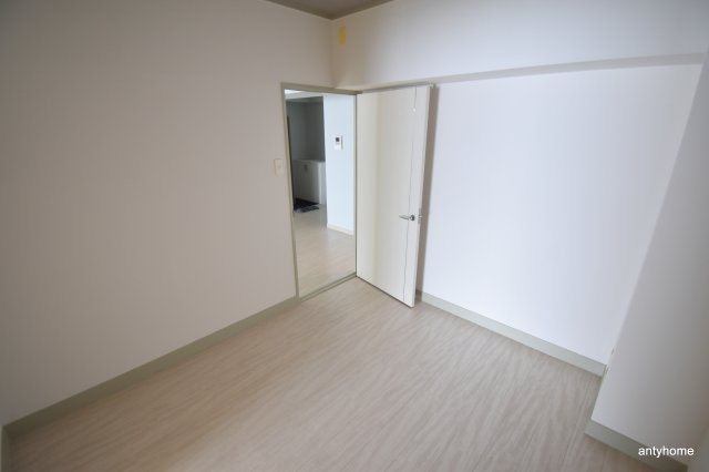 紙谷第１マンション　仲介手数料無料の洋室