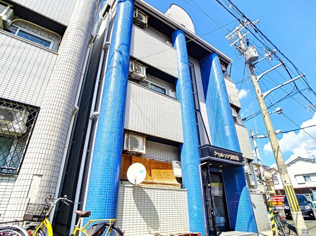 シャルマン香里北の外観