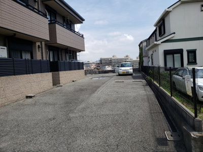 【駐車場】 | パレ・シェール霞ヶ丘 | 敷地内駐車場☆神戸市垂水区　パレ・シェール霞ヶ丘　賃貸☆